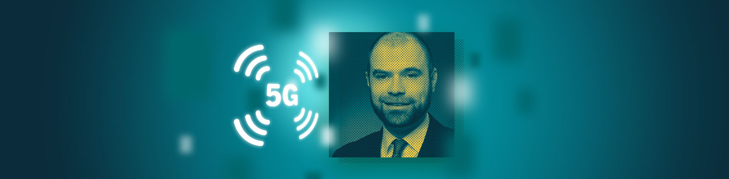 Porträt eines Mannes vor digitalem Hintergrund mit 5G-Symbol – Visualisierung eines Interviews oder Artikels über 5G-Technologie und ihre gesellschaftliche oder wirtschaftliche Relevanz.